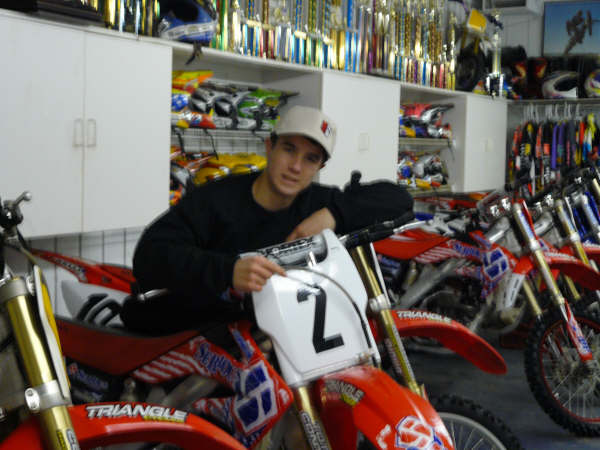ClermontInsideSeriousMXTeamBikesUSA08.JPG