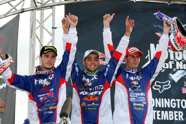 TeamFranceMXONPodium08.gif